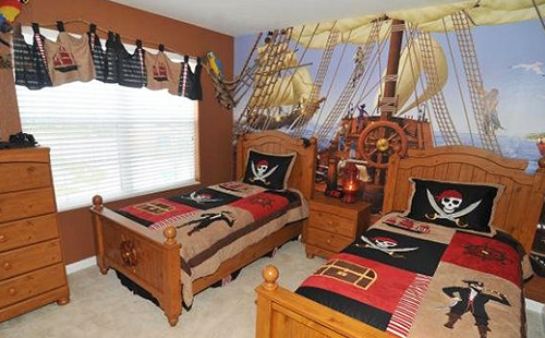 Пиратские корабли развернули на стенах свои паруса
