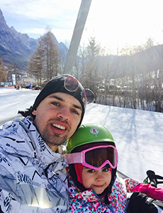 Валентин Гроголь с дочерью на горнолыжном курорте