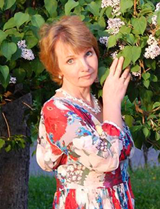 Ольга в цветущем саду