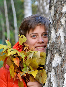 Портрет с осенними листьями
